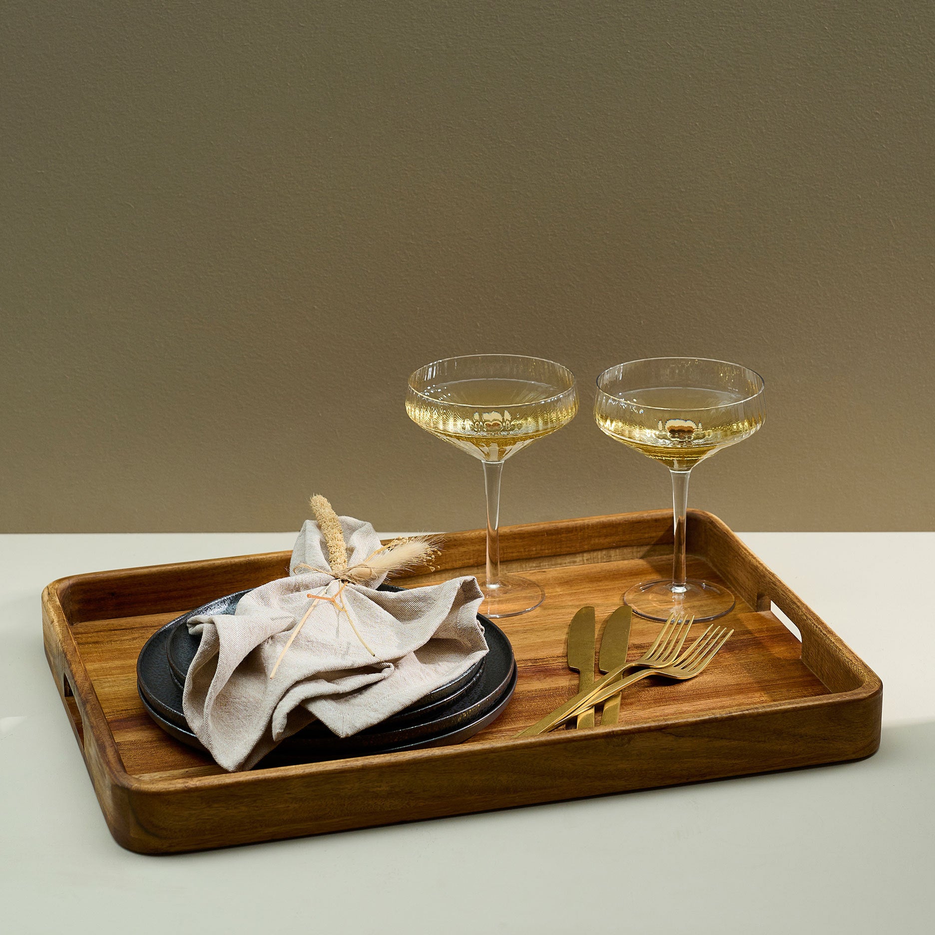 Auri Akazienholz Tablett mit Griff